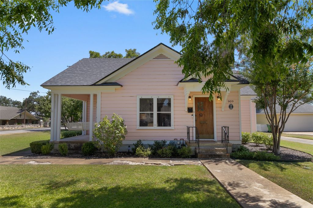 909 E Liberty Avenue, Round Rock