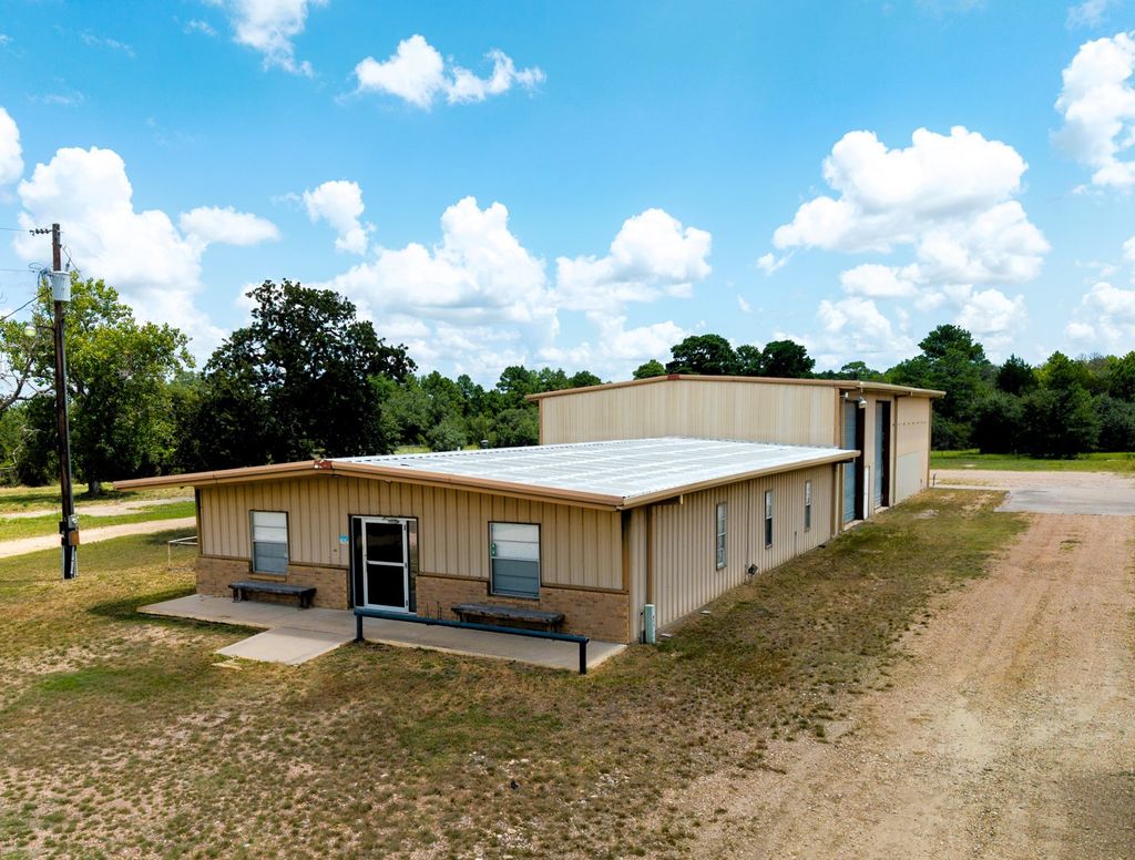 5600 N Us Hwy 77, La Grange