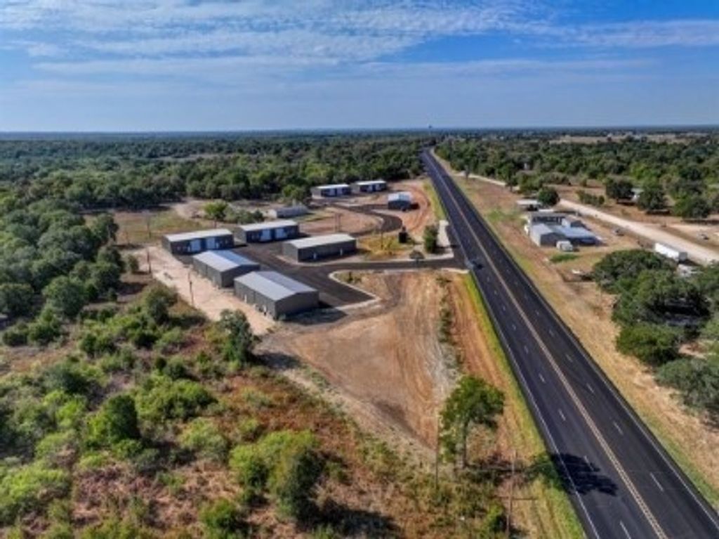 12500 S Us Hwy 183 B, Luling