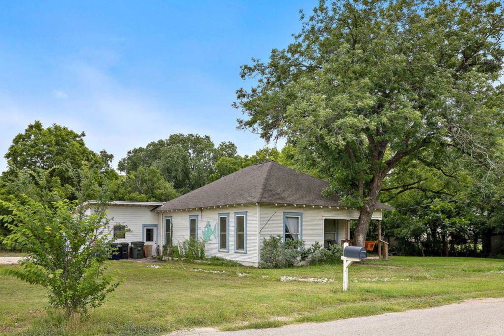 103 E Willis Street, Leander