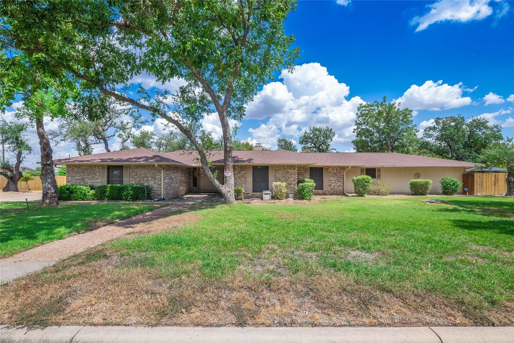1702 Lone Oak Drive, Leander