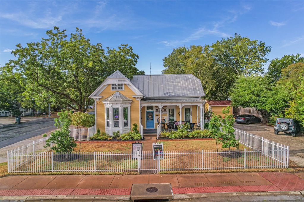 1002 Chestnut Street A, Bastrop