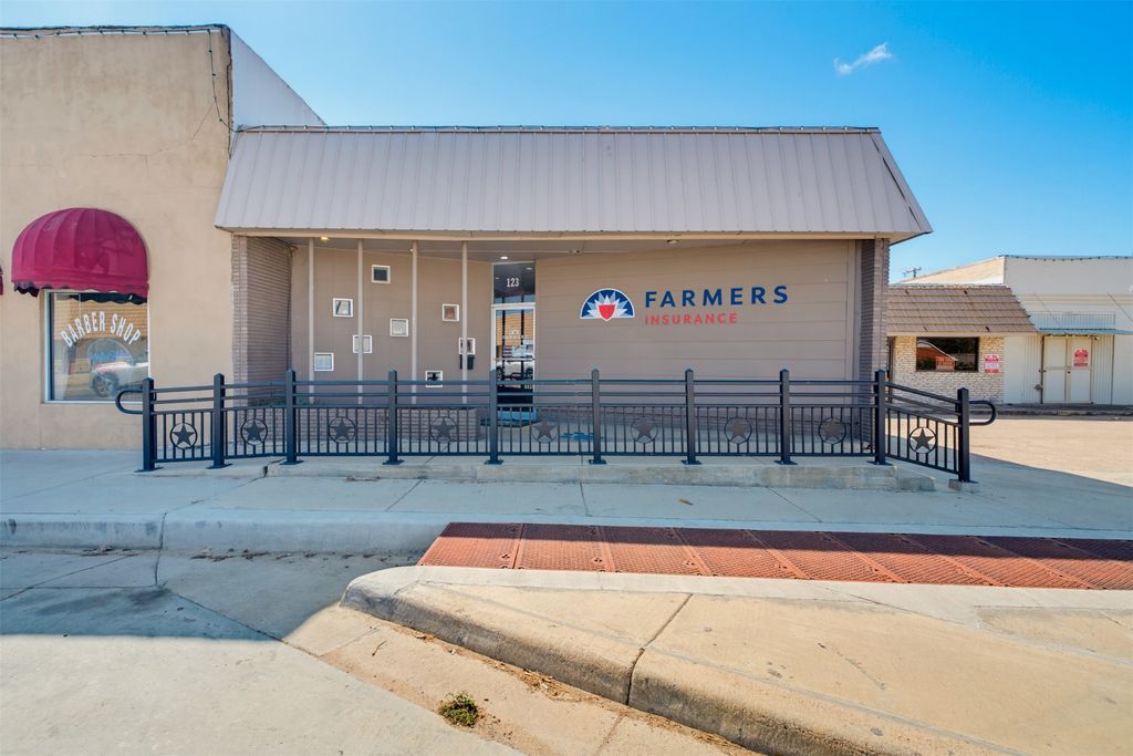 123 W Cameron Avenue, Rockdale