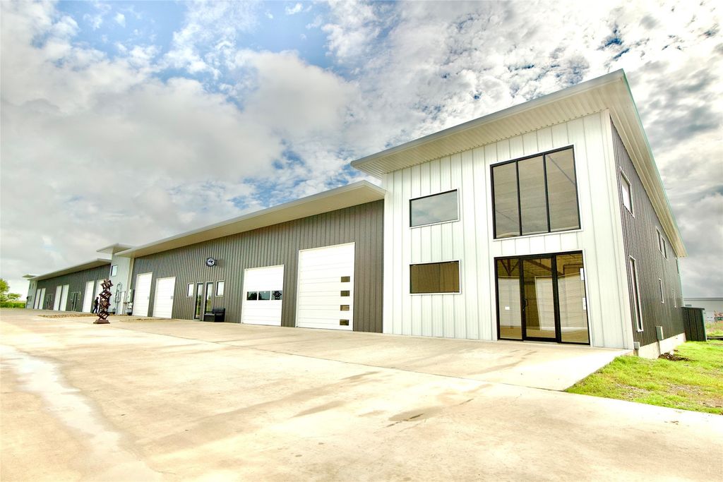 190 Ninety Four Lane, Taylor