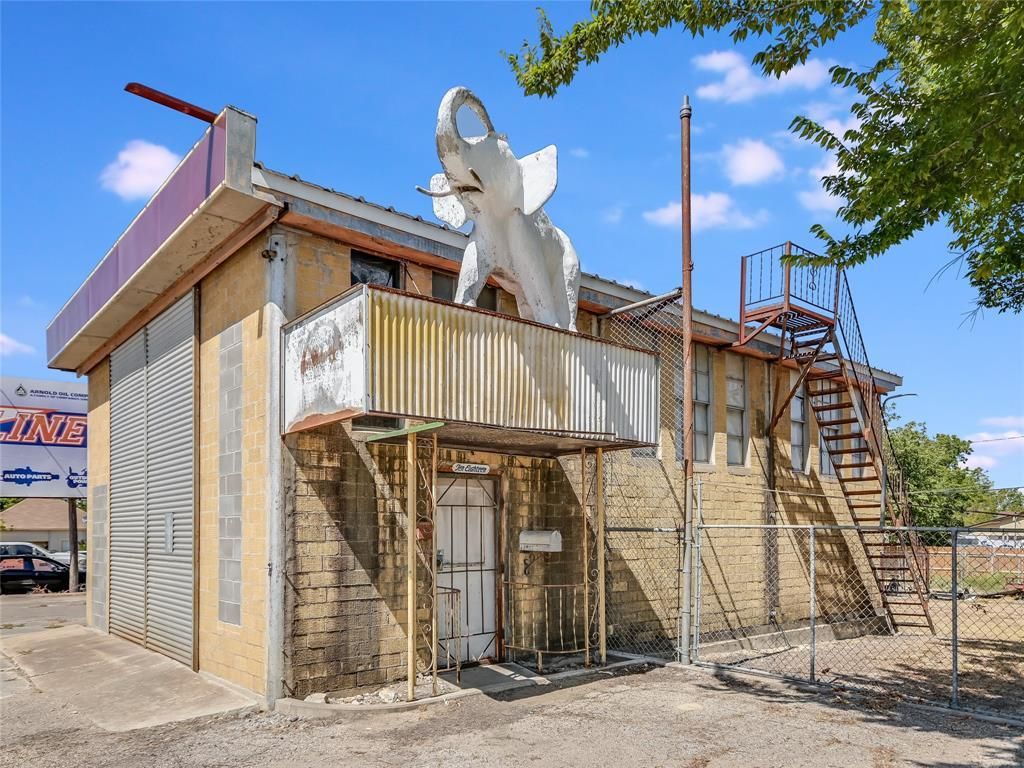1018 N Main Street, Taylor