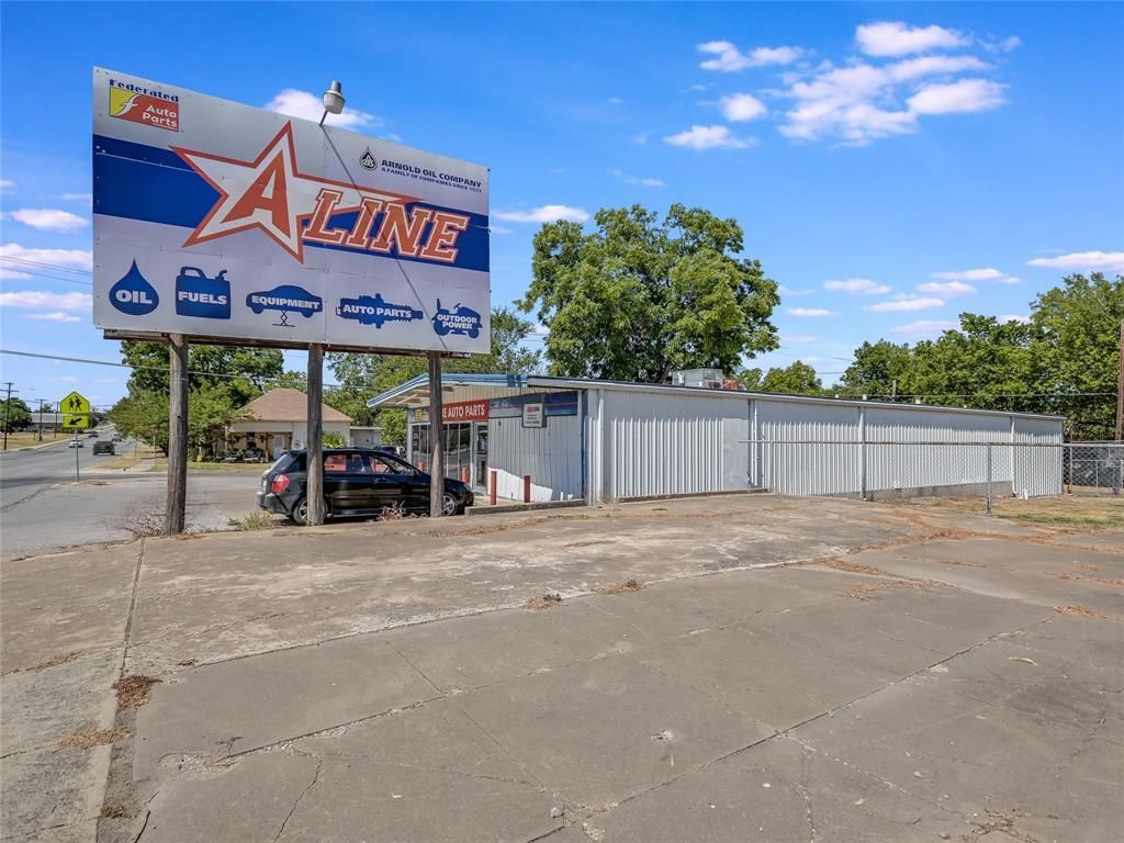 1022 N Main Street, Taylor