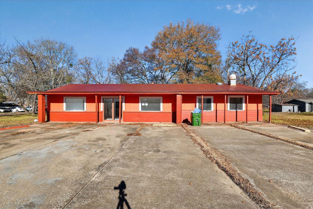 708 W 8th Street, Hearne