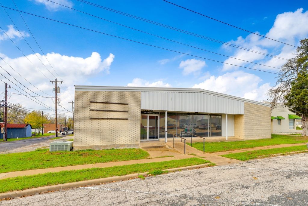605 Upton Avenue, Schulenburg