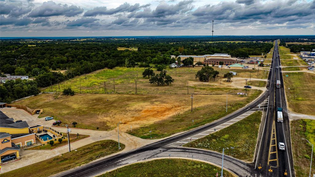 227 N Us Highway 77, Rockdale