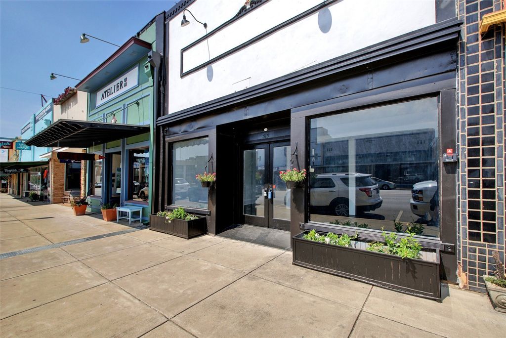 313 N Main Street, Taylor