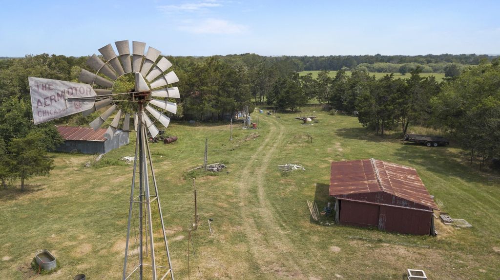 145 Stolle Lane, Flatonia