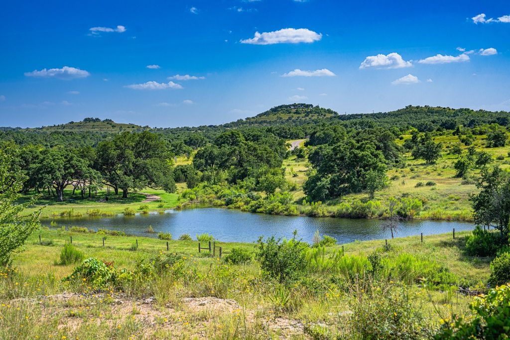 613 Cattle Creek Road, Johnson City