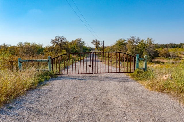 9202 Lockwood Springs Road, Manor