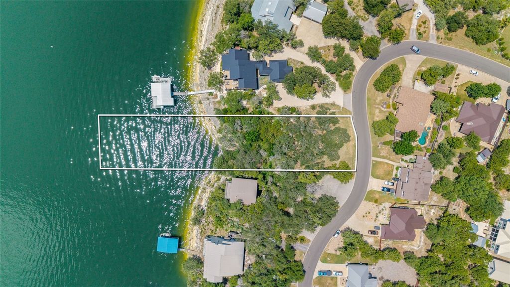 18401 Lakepoint Circle, Point Venture