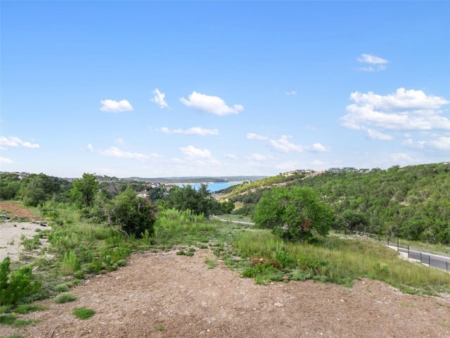 955 Flagtop Court, Lakeway