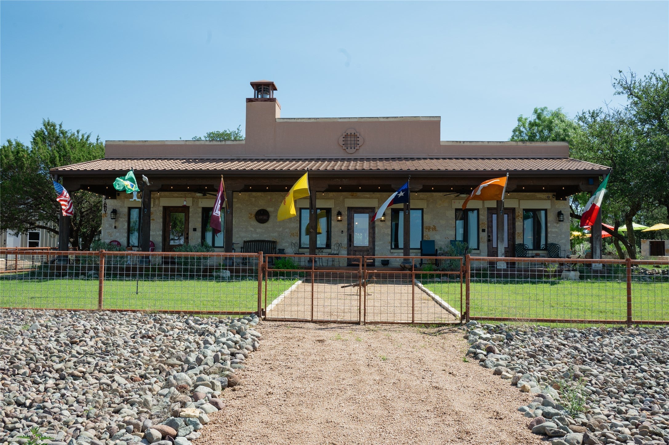 Photo of Listing #2233338