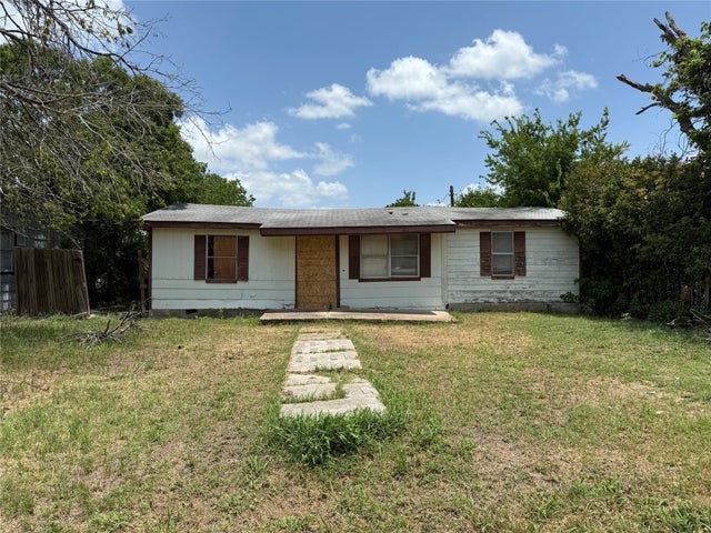 207 W Townes Street, Manor