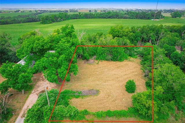 3104 S Main Street, Taylor