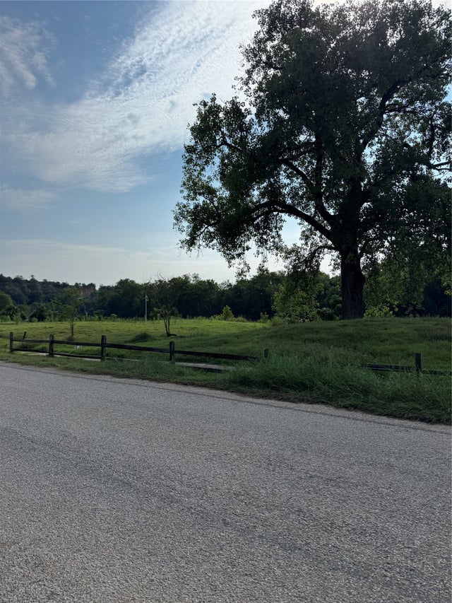 736 E Riverside Drive, Bastrop