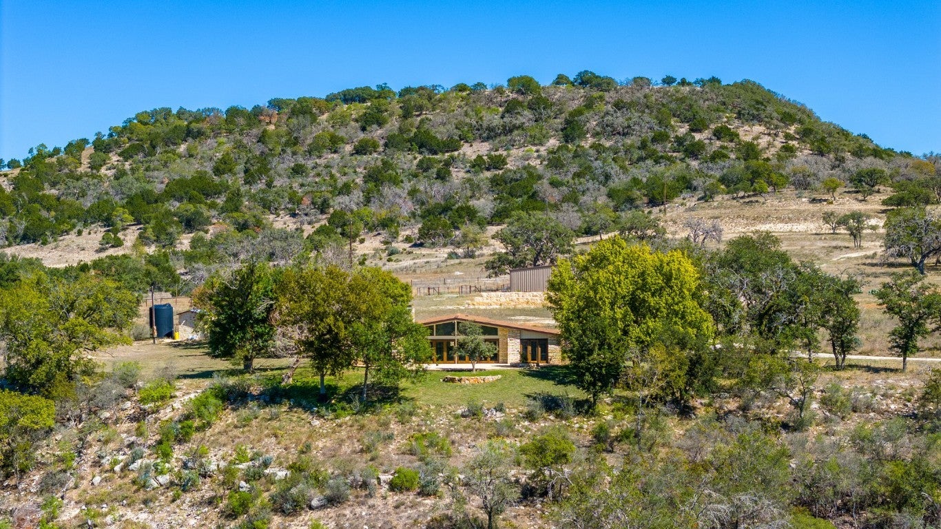 Photo of Listing #1777536