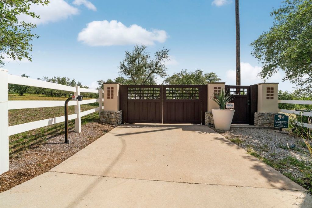 21311 Hamilton Pool Rd, Dripping Springs Property Listing: MLS® #3601345