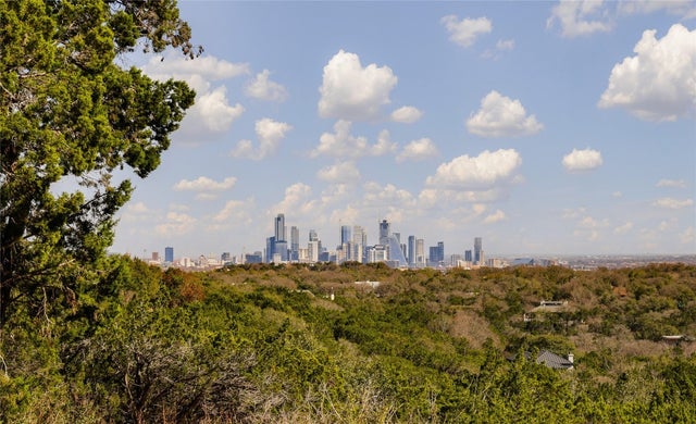 201 Buckeye Trail, West Lake Hills