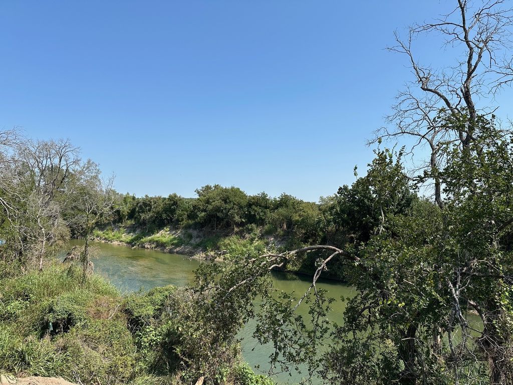 105 Winding River Road, Kempner