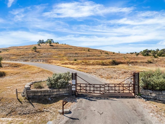 226 S Walnut Springs Road, Johnson City