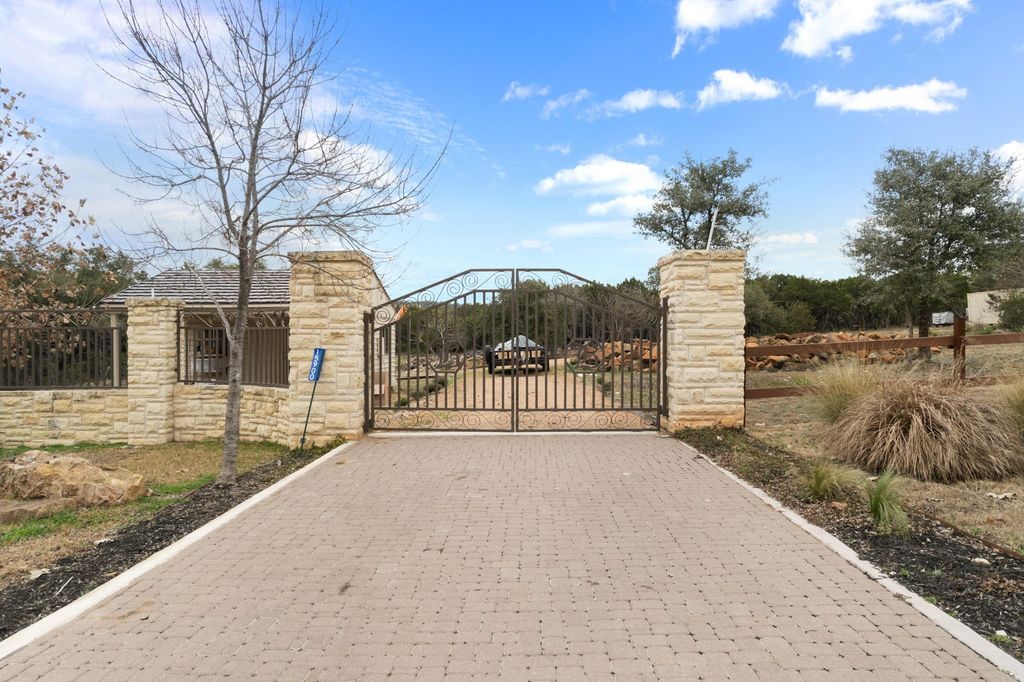 15902 Booth Circle, Volente