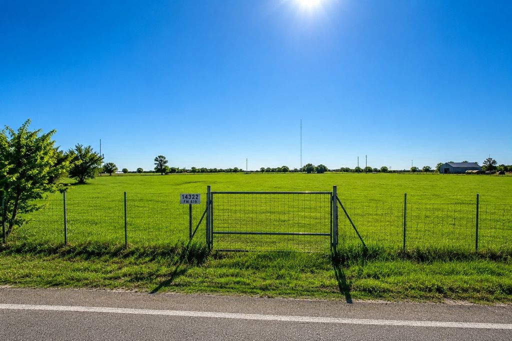 14322 Fm 619, Coupland