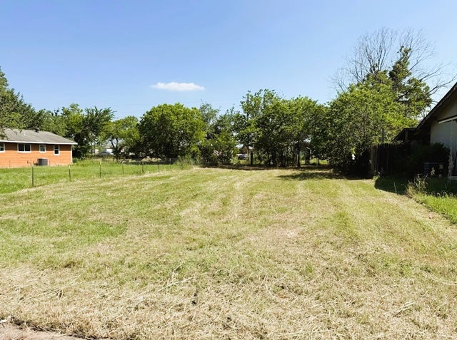 104 W Burton Street, Manor