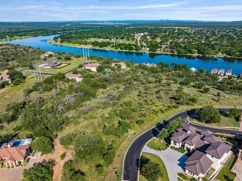 902 Esperanza Drive, Marble Falls