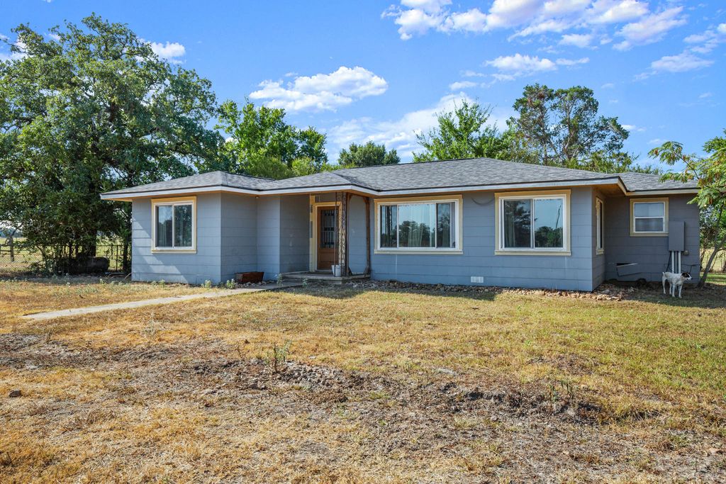 1099 Private Road 1061, Paige