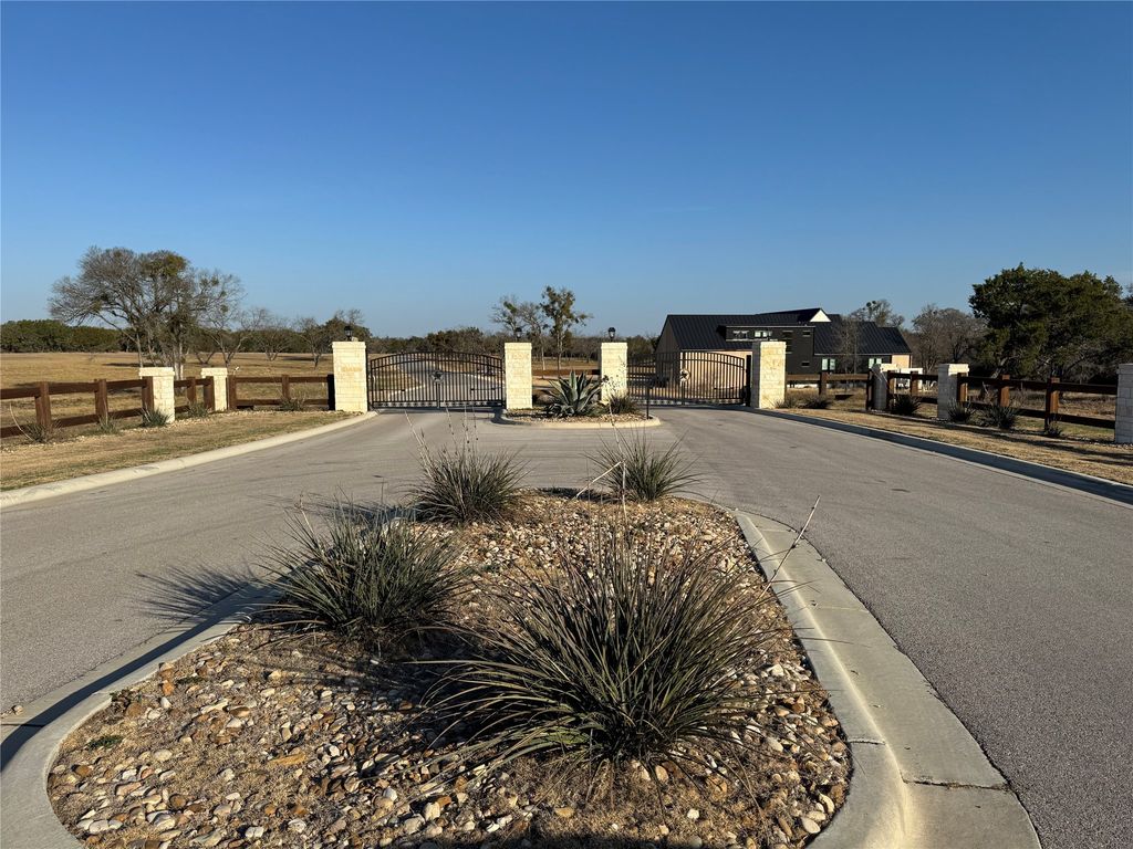 41 Hawthorne Lane, Spicewood