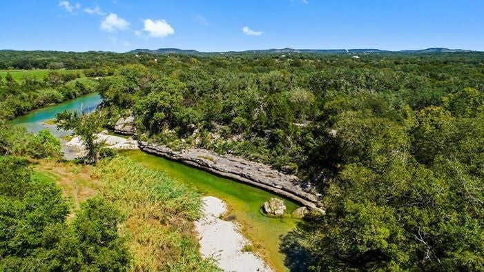 Photo of Listing #3935845