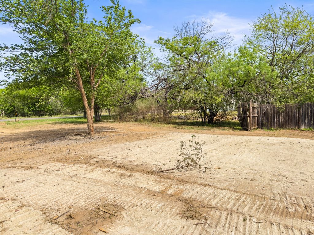 933 County Road 118, Burnet