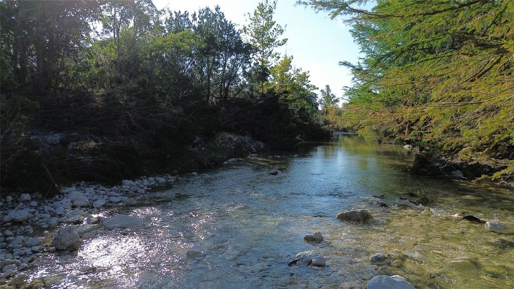641 Patterson Creek Road, Leakey