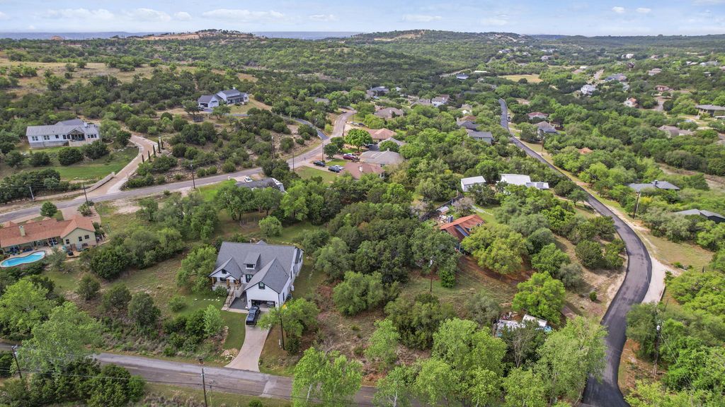 416 Dunkeld Drive, Spicewood