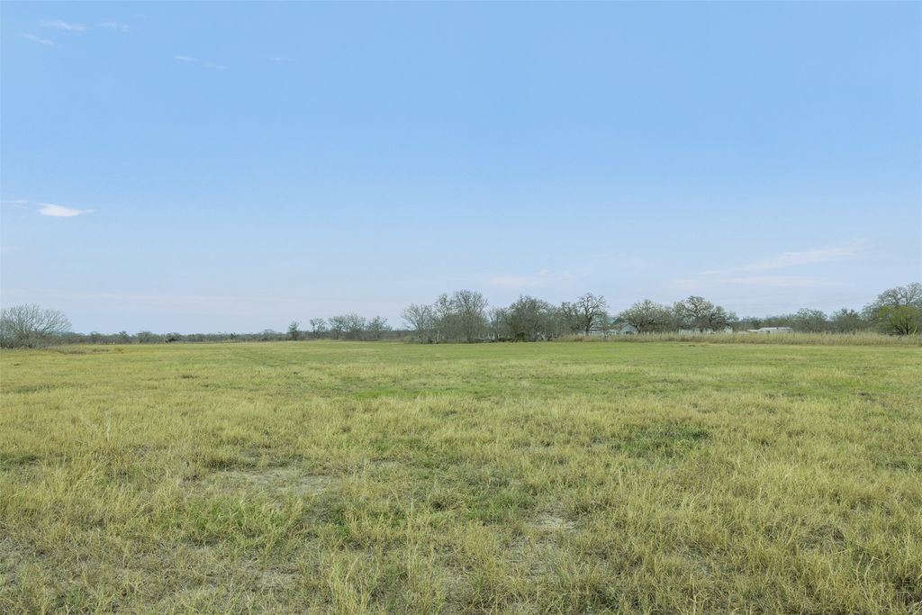 Lot 1 Fm 86, Luling