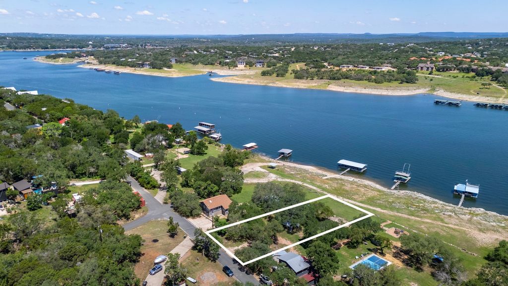 20808 Lakeshore Drive W, Spicewood