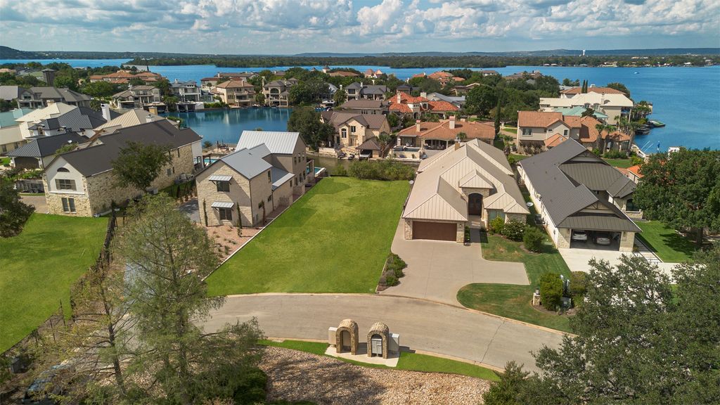 100 Wennmohs Place, Horseshoe Bay