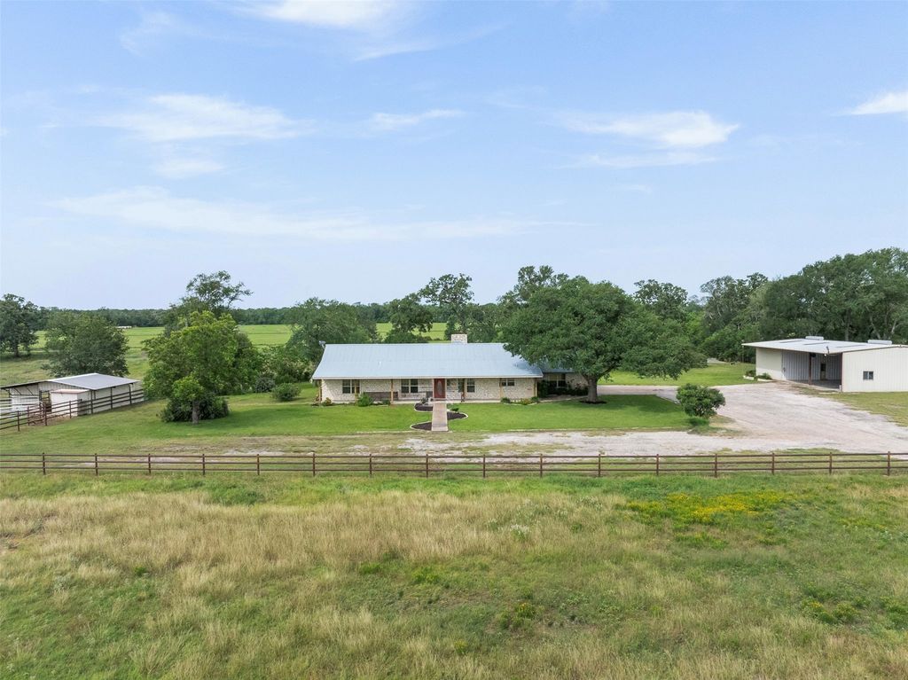 1140 Private Road 8022, Lincoln