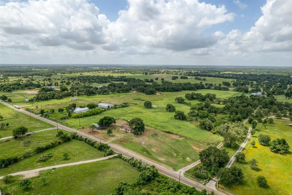 307 N County Line Road, Elgin