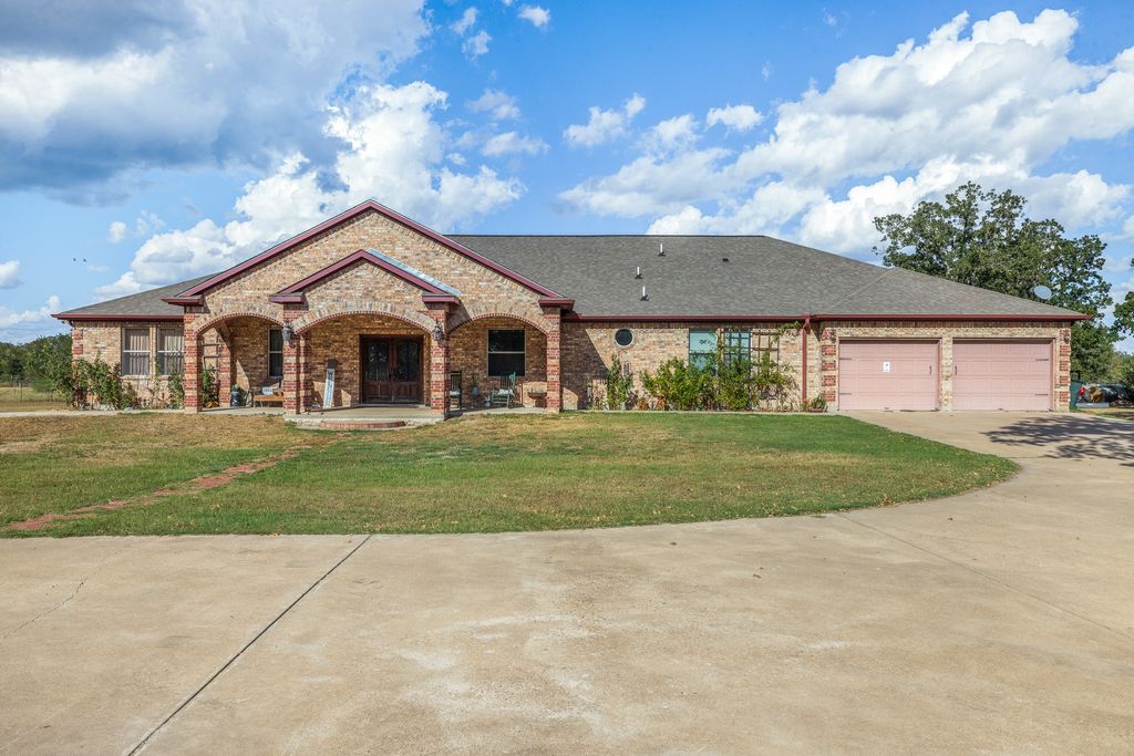 1102 Private Road 2332, Giddings