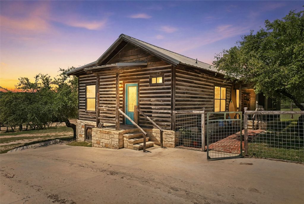 496 Middleton Road, Spicewood