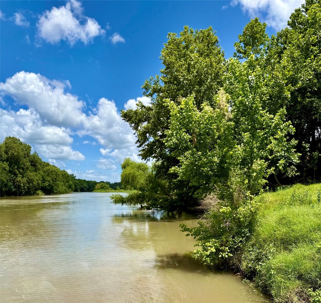 314 Fm 2571, Smithville