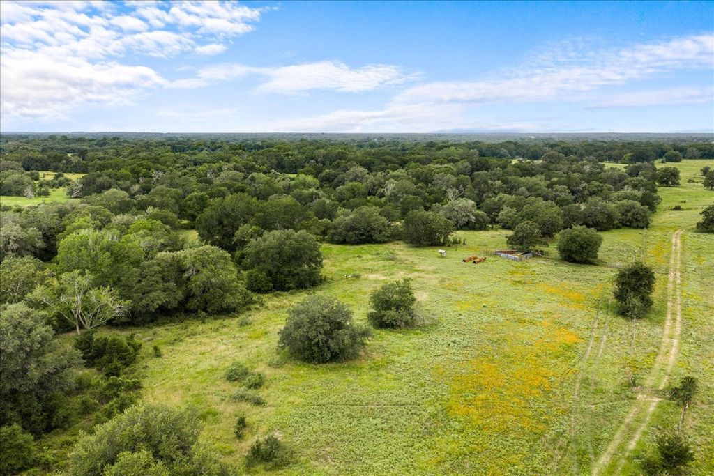 8413 Mach Road, La Grange