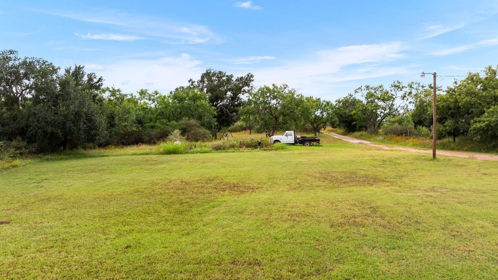 126 Blue Bird Lane, Tow