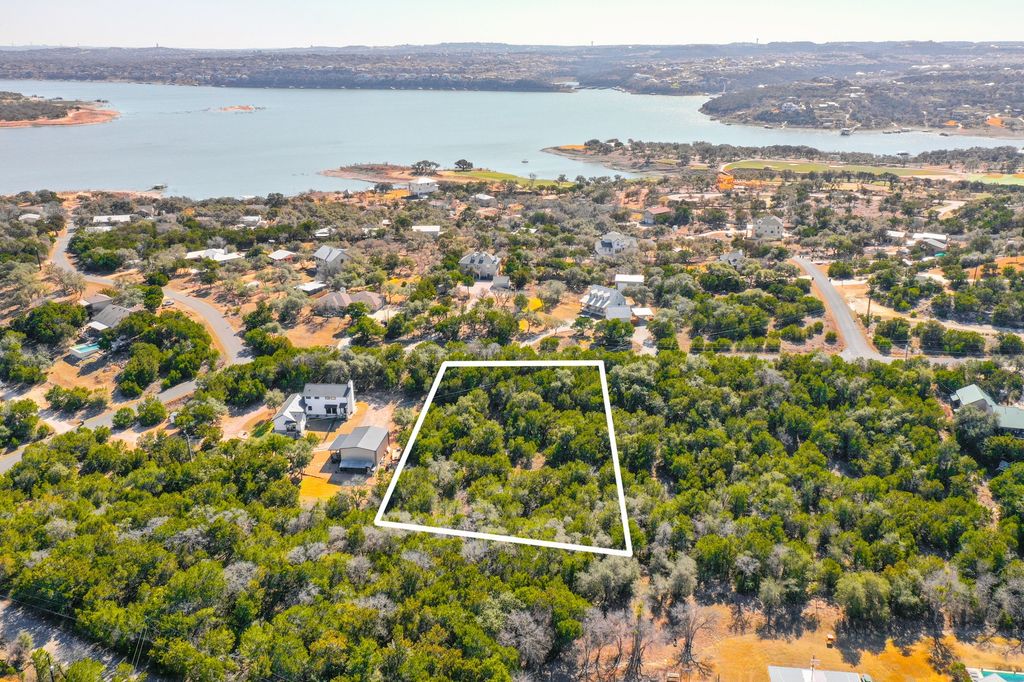 918 Debco Lane, Spicewood