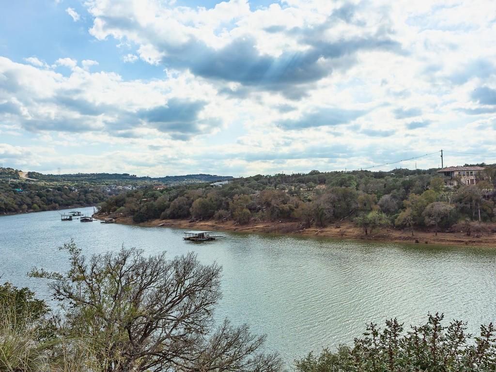 1102 Cliffview Drive, Spicewood